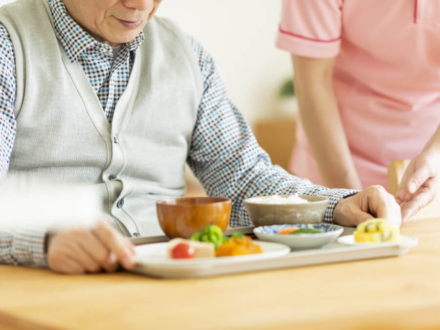 食事を提供する人と利用者